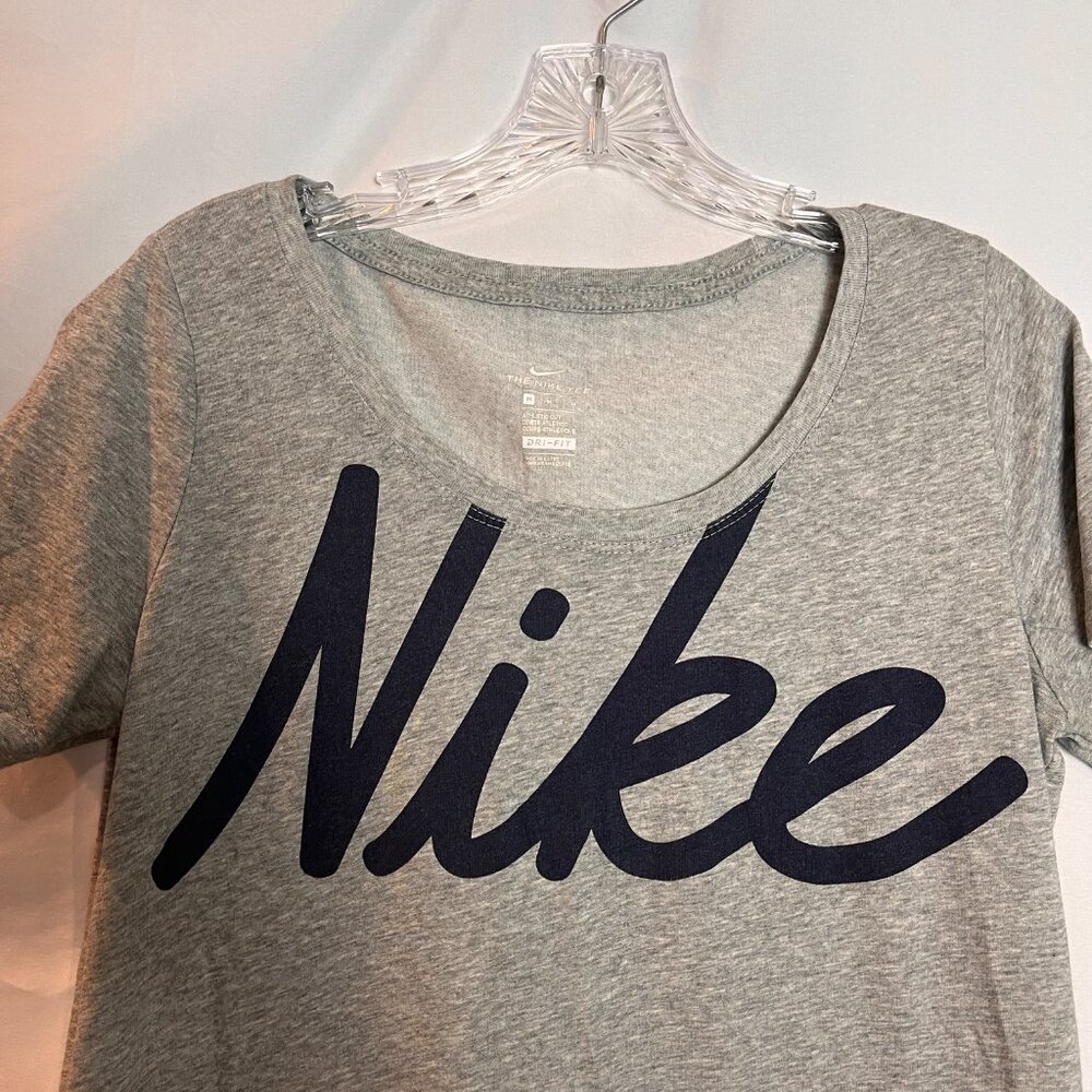 Women's Nike Dri Fit Grey Scoop neck Short sleeve T shirt Size M - Picture 2 of 4